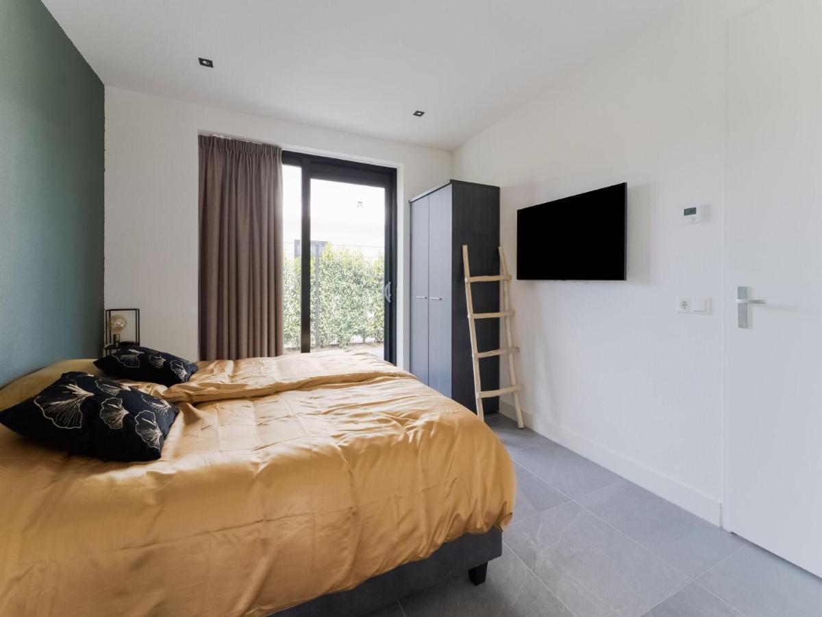 Swanky Villa In Zeewolde With Garden Esterno foto